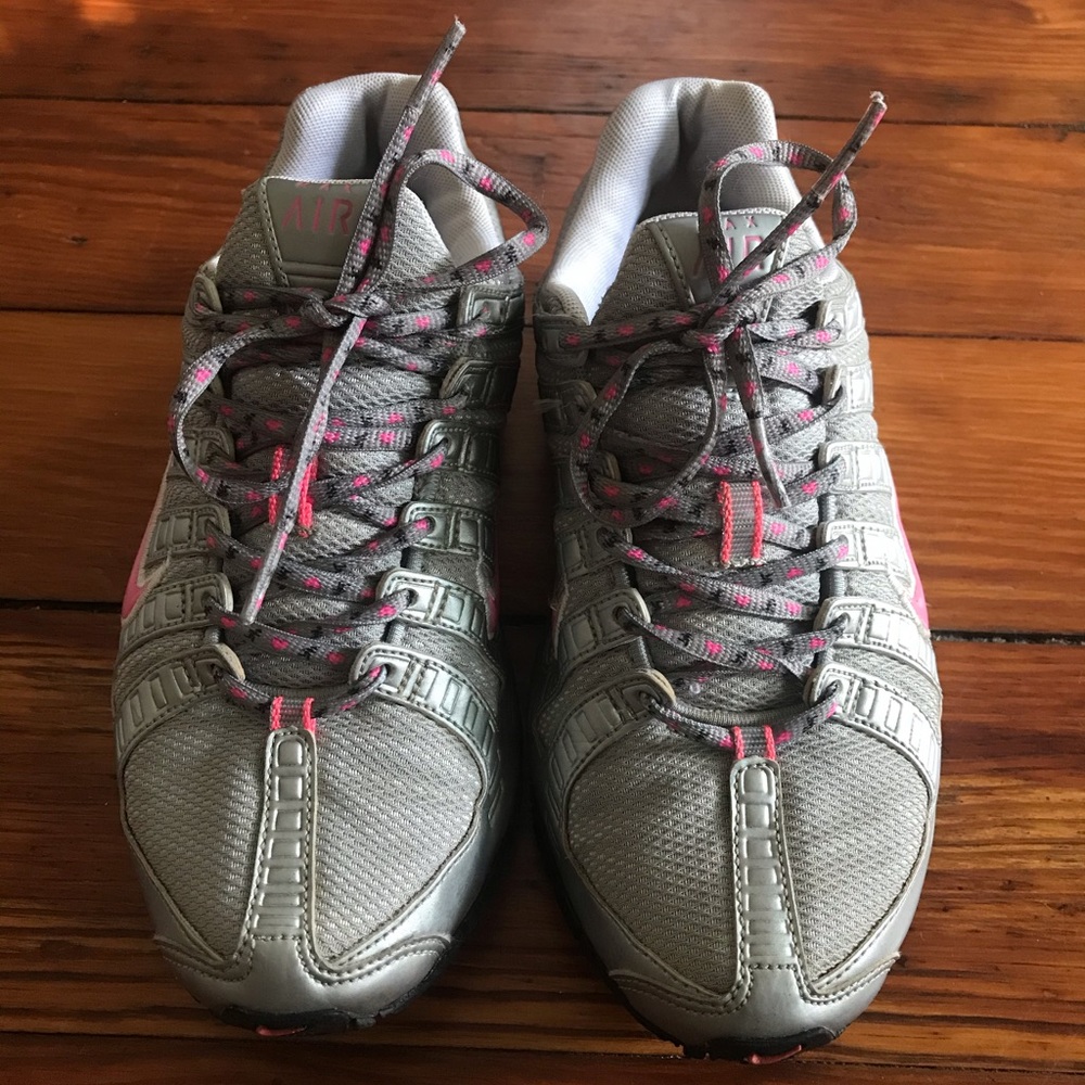 🖤 SOLD Nike Air SOLD 🖤Max Women Running Shoes Gray And Pink